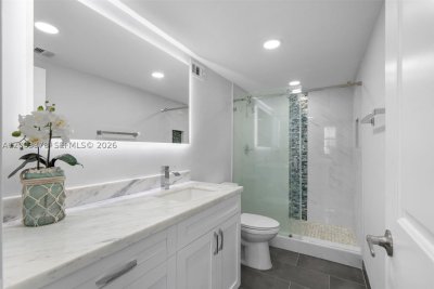 Comprar apartamento en The Wave Condo 536