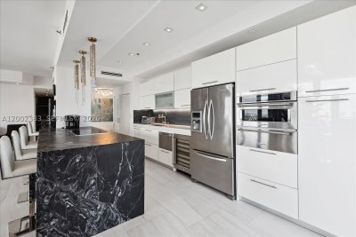 Comprar apartamento no Turnberry Isle PH-D