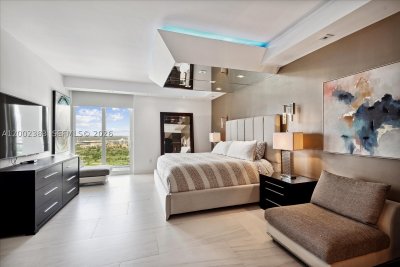 Comprar apartamento no Turnberry Isle PH-D