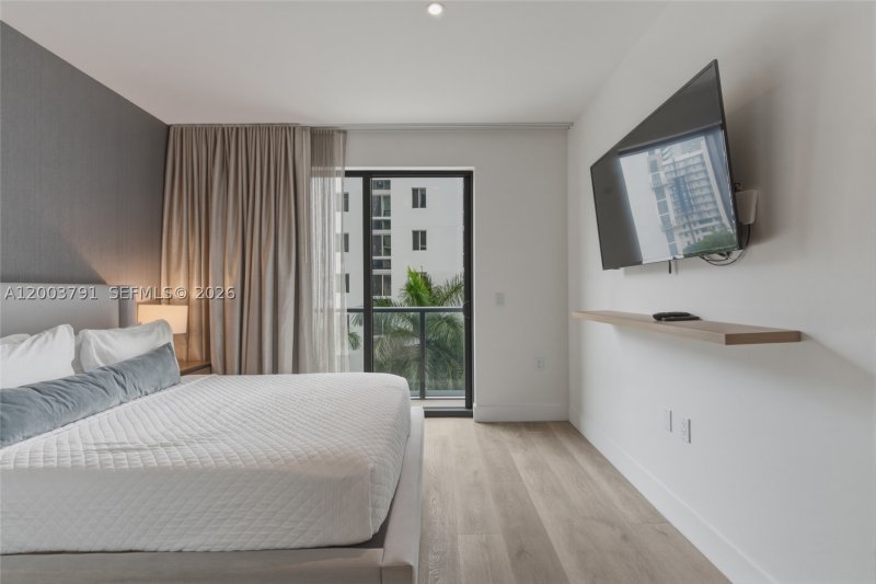 Condo for sale at Smart Brickell III 502