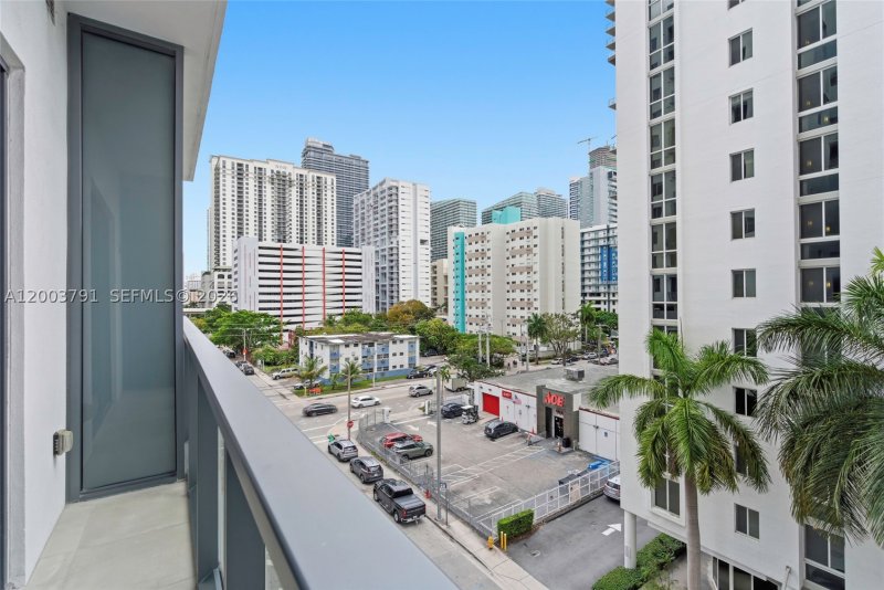 Condo for sale at Smart Brickell III 502
