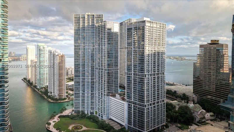 Condo for sale at Icon Brickell Tower I 3804