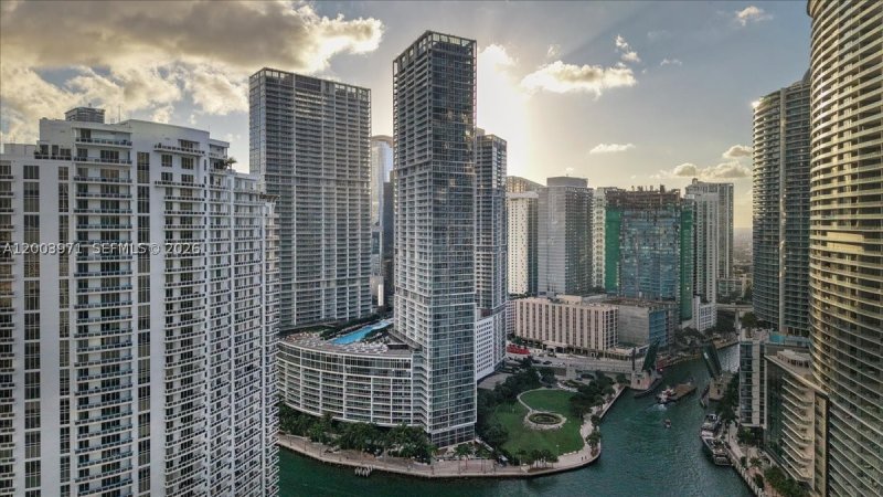 Condo for sale at Icon Brickell Tower I 3804