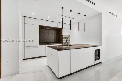 Comprar apartamento no Aston Martin Residences 1002