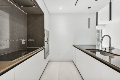 Comprar apartamento no Aston Martin Residences 1002