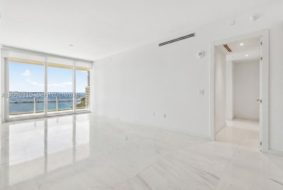 Comprar apartamento no Aston Martin Residences 1002