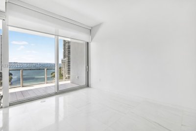 Comprar apartamento no Aston Martin Residences 1002