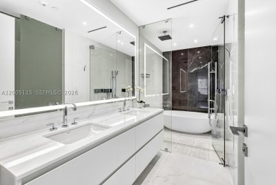 Comprar apartamento no Aston Martin Residences 1002