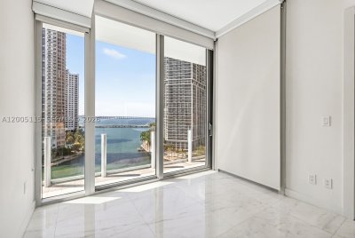 Comprar apartamento no Aston Martin Residences 1002