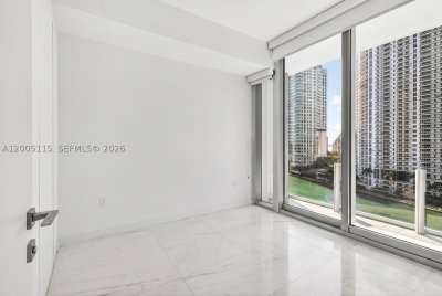 Comprar apartamento no Aston Martin Residences 1002