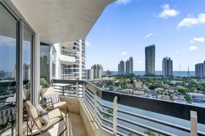 Comprar apartamento en Mystic Pointe 200 1709