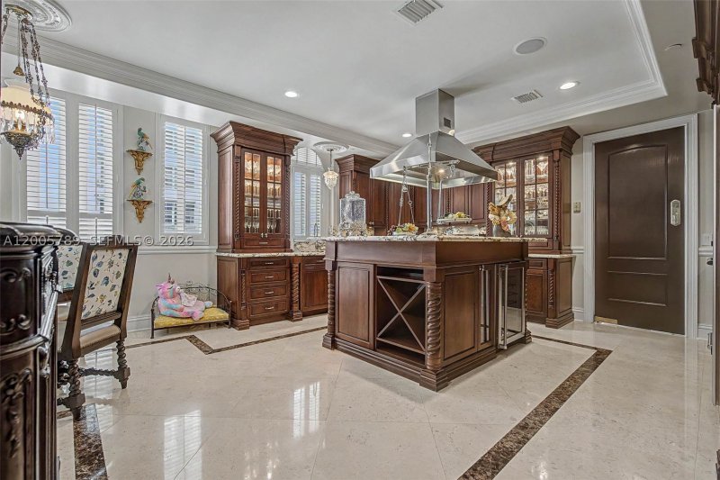 Condo for sale at Biltmore II 5