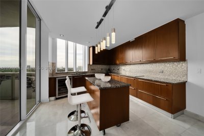 Aluguel de apartamento no Trump Tower One 1406