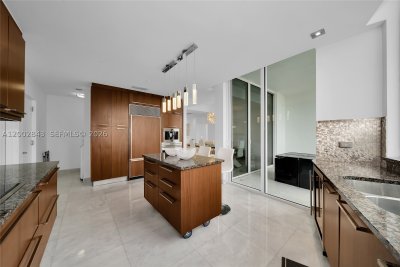 Aluguel de apartamento no Trump Tower One 1406