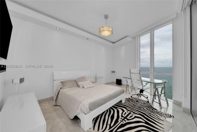 Aluguel de apartamento no Trump Tower One 1406