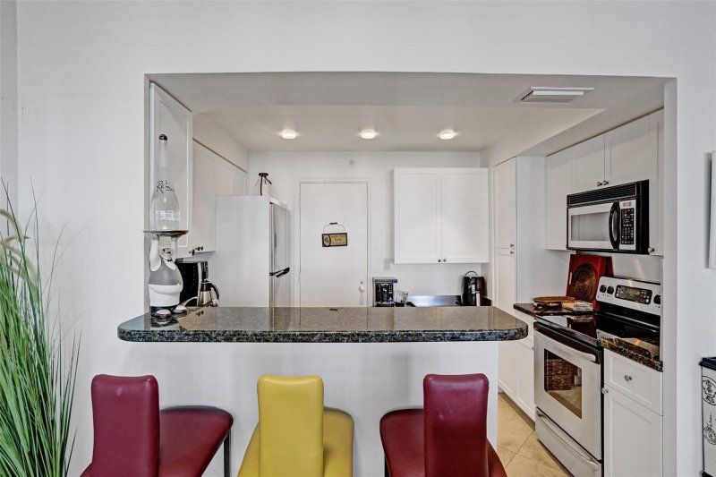 Condo for sale at Coral Ridge Towers South 1006