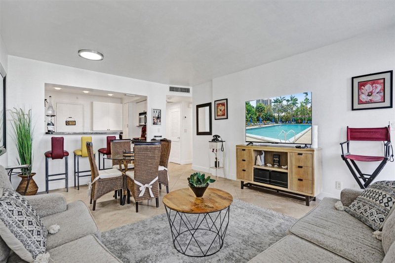 Condo for sale at Coral Ridge Towers South 1006