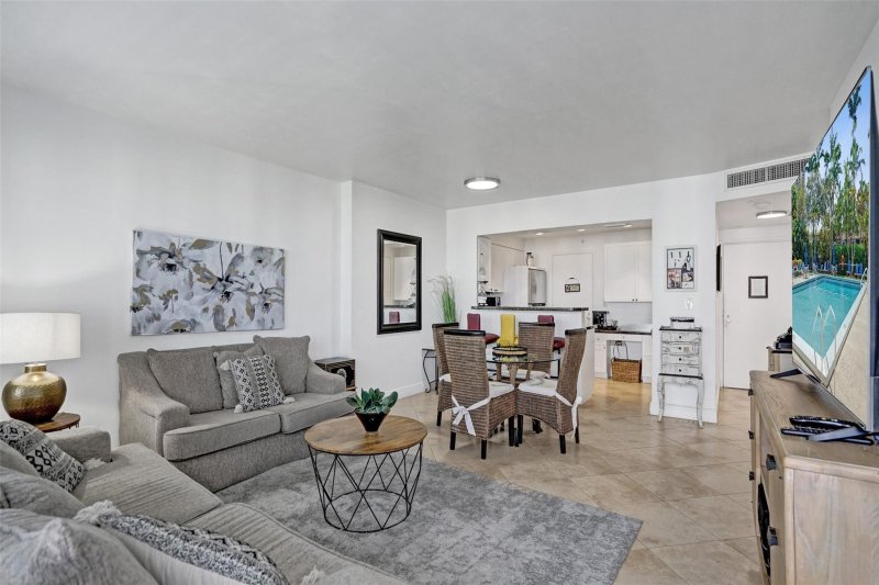 Condo for sale at Coral Ridge Towers South 1006