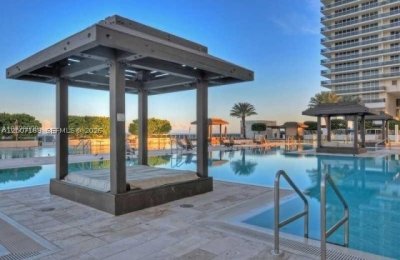 Comprar apartamento no Beach Club Two 1705