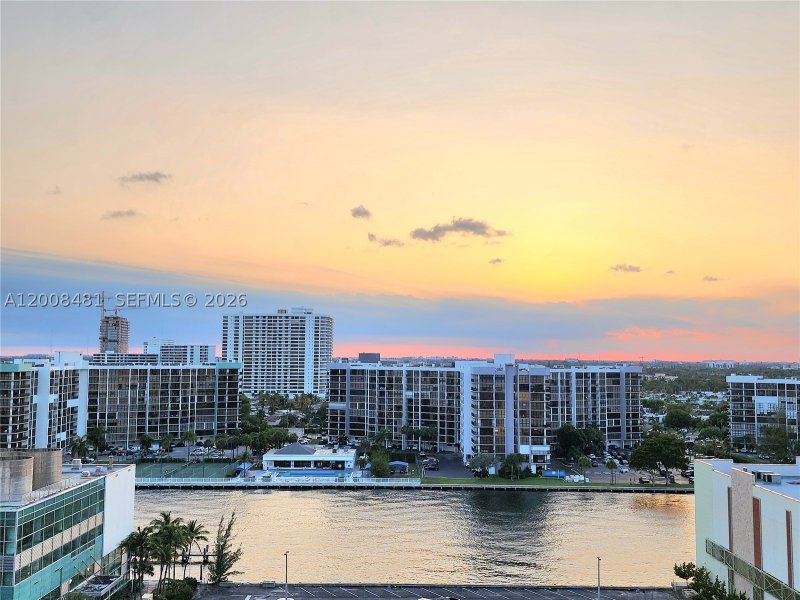 Alquiler de apartamento en Alexander Towers 1203