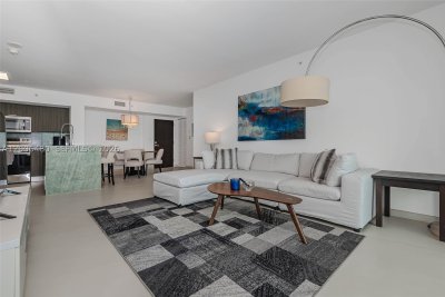 Aluguel de apartamento no Yacht Club at Portofino 2304