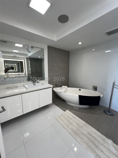 Apartment for rent at Parque Towers at St. Tropez 5-1008