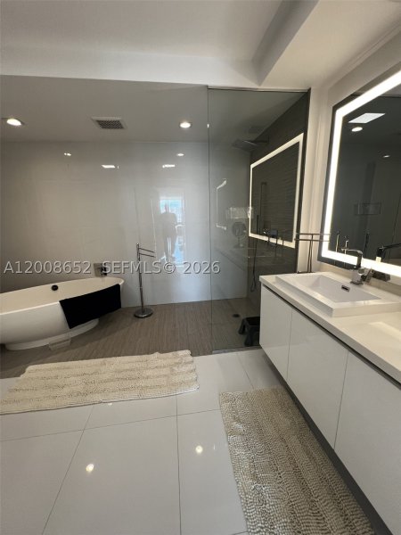 Apartment for rent at Parque Towers at St. Tropez 5-1008