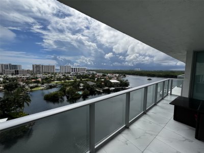 Aluguel de apartamento no Parque Towers at St. Tropez 5-1008