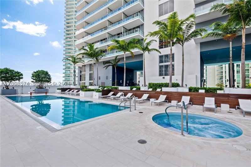 Apartment for rent at Brickell House Condo 807