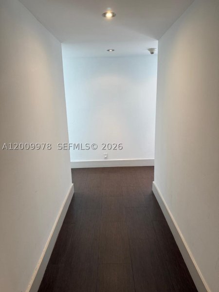 Apartment for rent at Island Breakers 6F