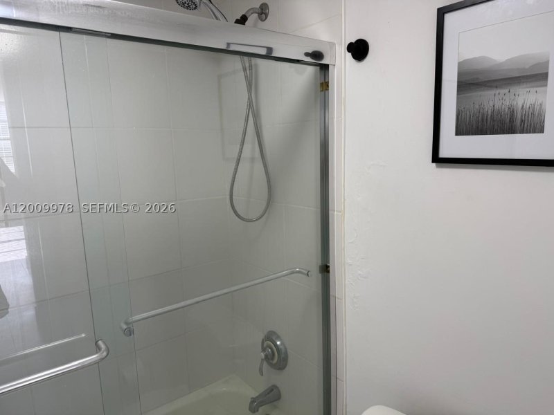 Apartment for rent at Island Breakers 6F