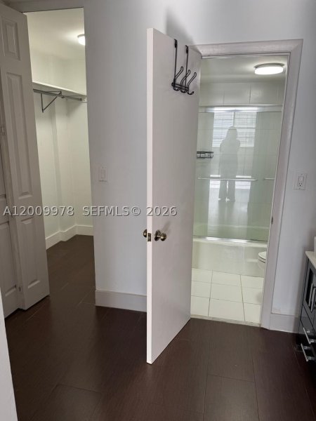 Apartment for rent at Island Breakers 6F