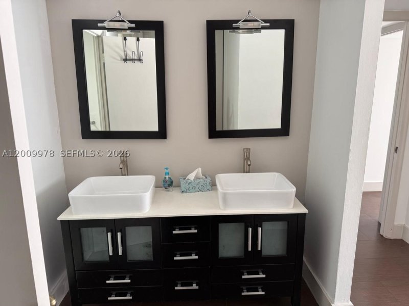 Apartment for rent at Island Breakers 6F