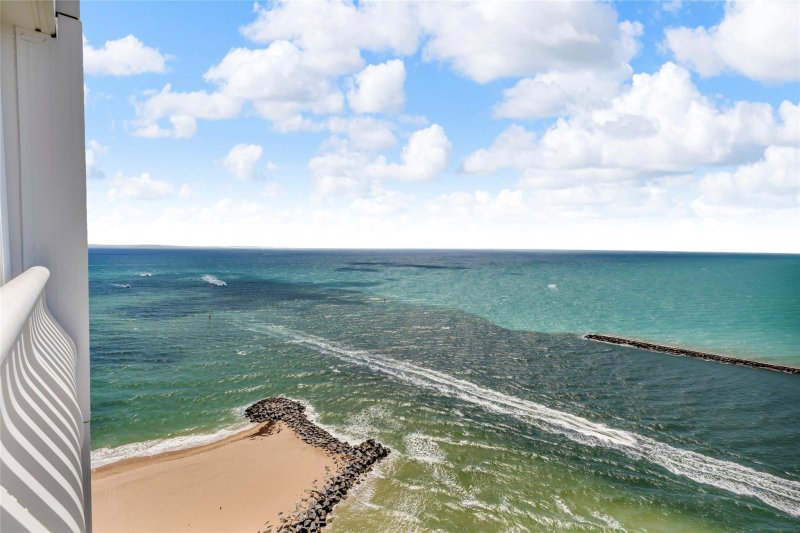 Condo for sale at Point of Americas 2805