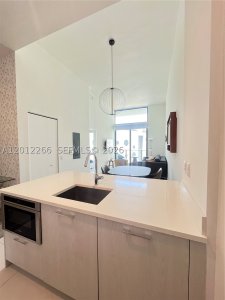 Aluguel de apartamento no Paraiso Bayviews 404