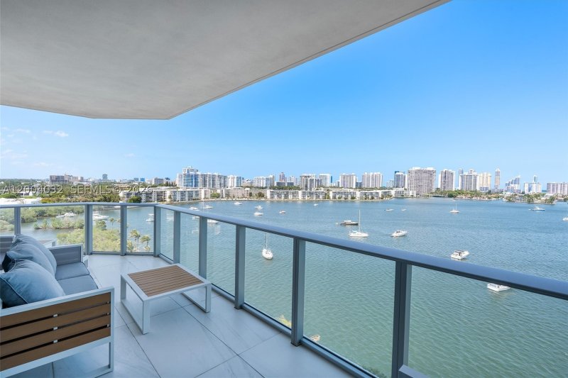 Comprar apartamento en Marina Palms Yacht Club 1010