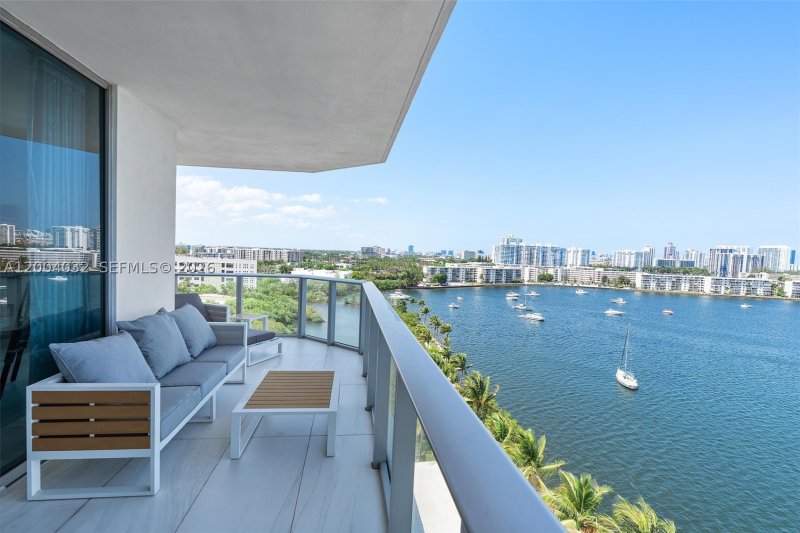 Comprar apartamento en Marina Palms Yacht Club 1010