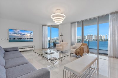 Comprar apartamento en Marina Palms Yacht Club 1010