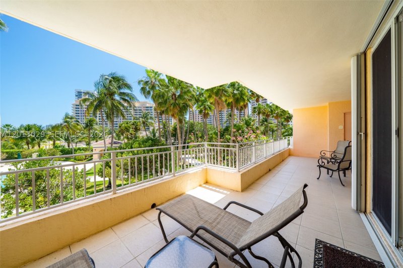 Apartment for rent at Ocean Tower Two 404