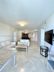 Comprar apartamento no Trump Tower One 703