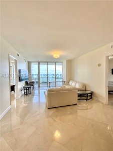 Comprar apartamento no Trump Tower One 703