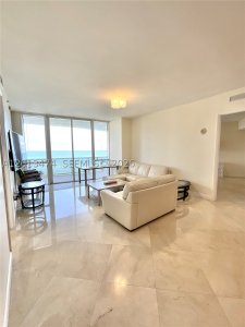 Comprar apartamento no Trump Tower One 703