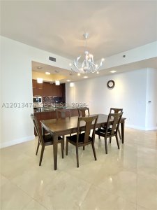 Comprar apartamento no Trump Tower One 703