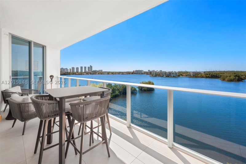 Comprar apartamento en Marina Palms Yacht Club 606