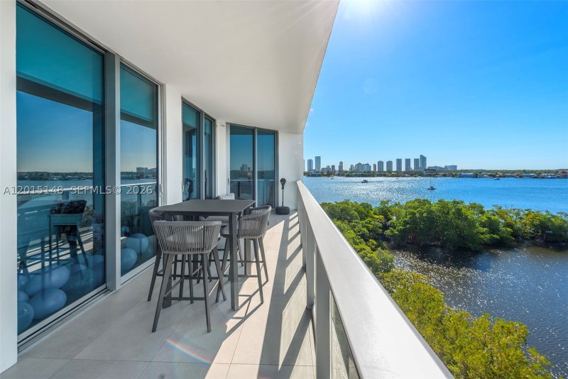 Comprar apartamento en Marina Palms Yacht Club 606