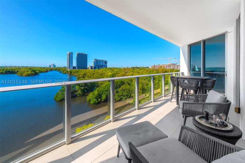 Comprar apartamento en Marina Palms Yacht Club 606