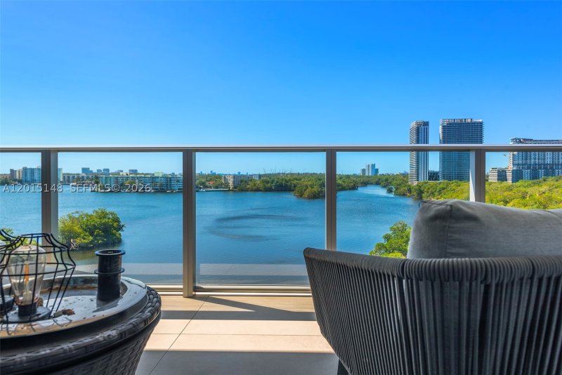 Comprar apartamento en Marina Palms Yacht Club 606