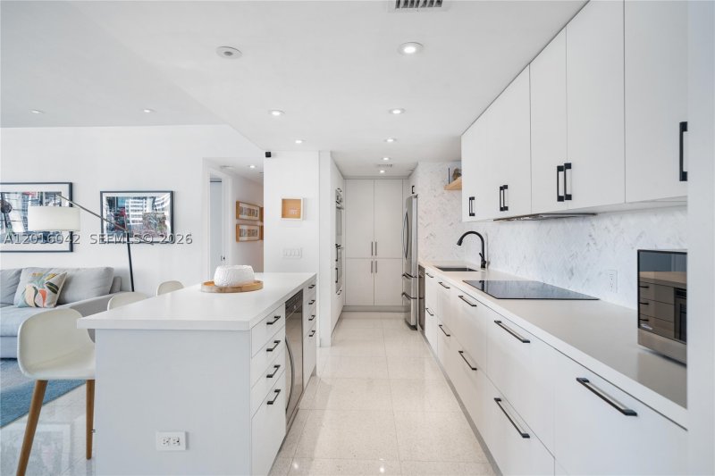 Condo for sale at Belle Plaza 1401