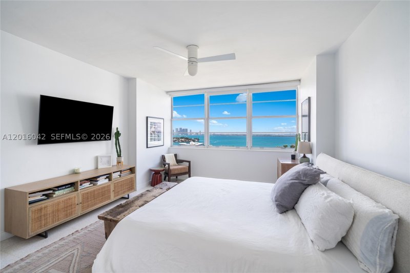 Condo for sale at Belle Plaza 1401