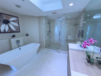 Comprar apartamento en Marina Palms Yacht Club 1705